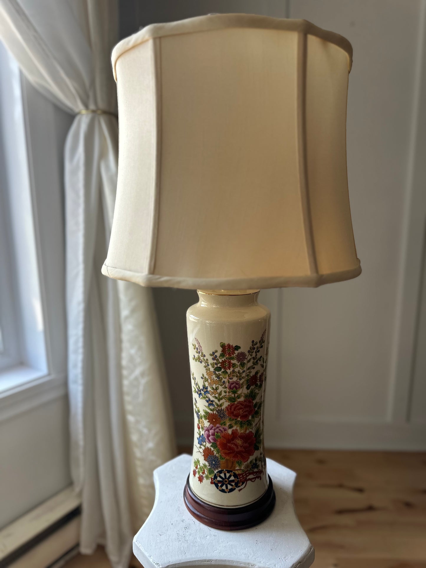 Old Money Nautical Themed Vintage Table Lamp