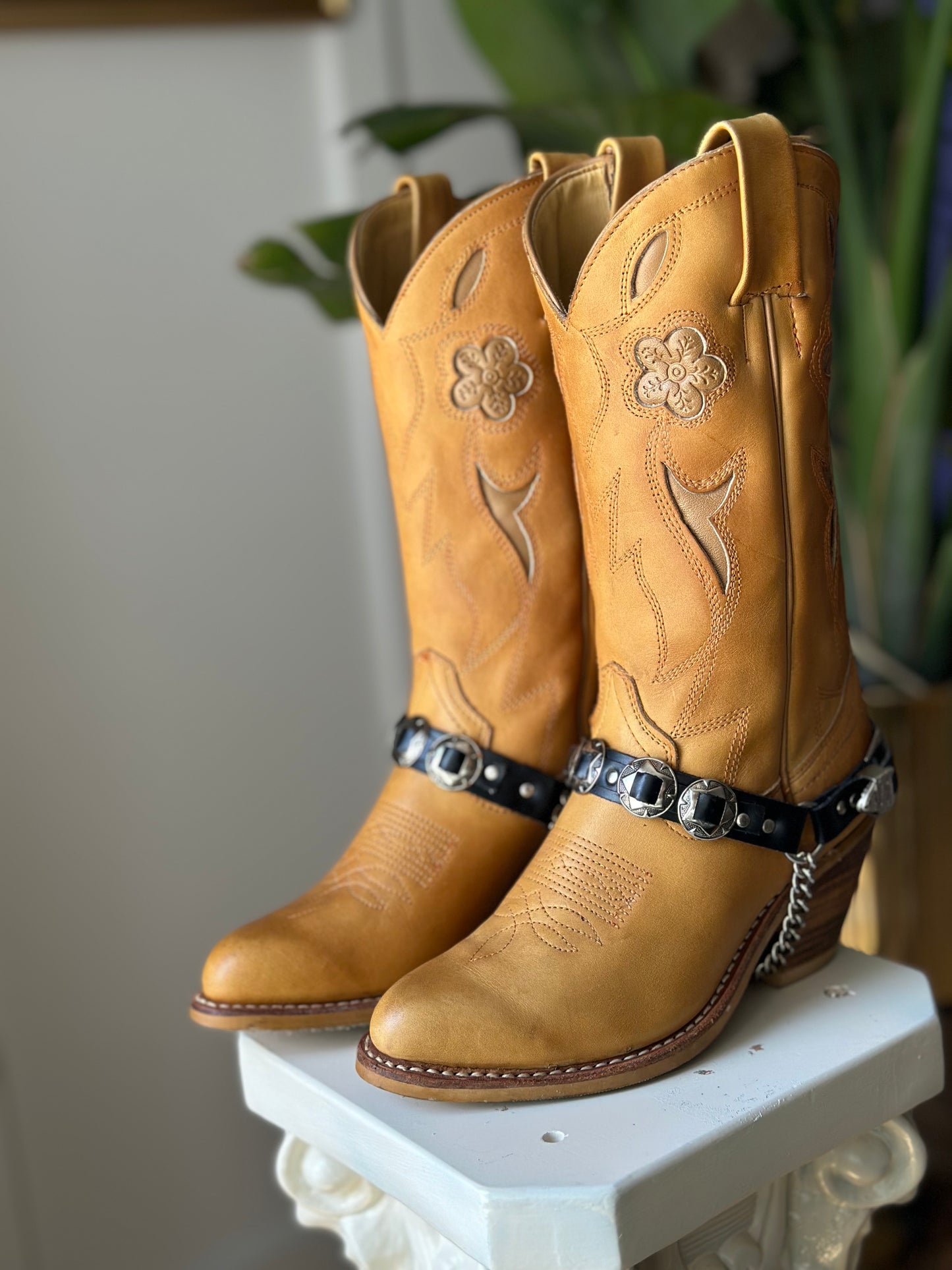 Vintage Leather Cowboy Boots with Boot Straps Size 6.5