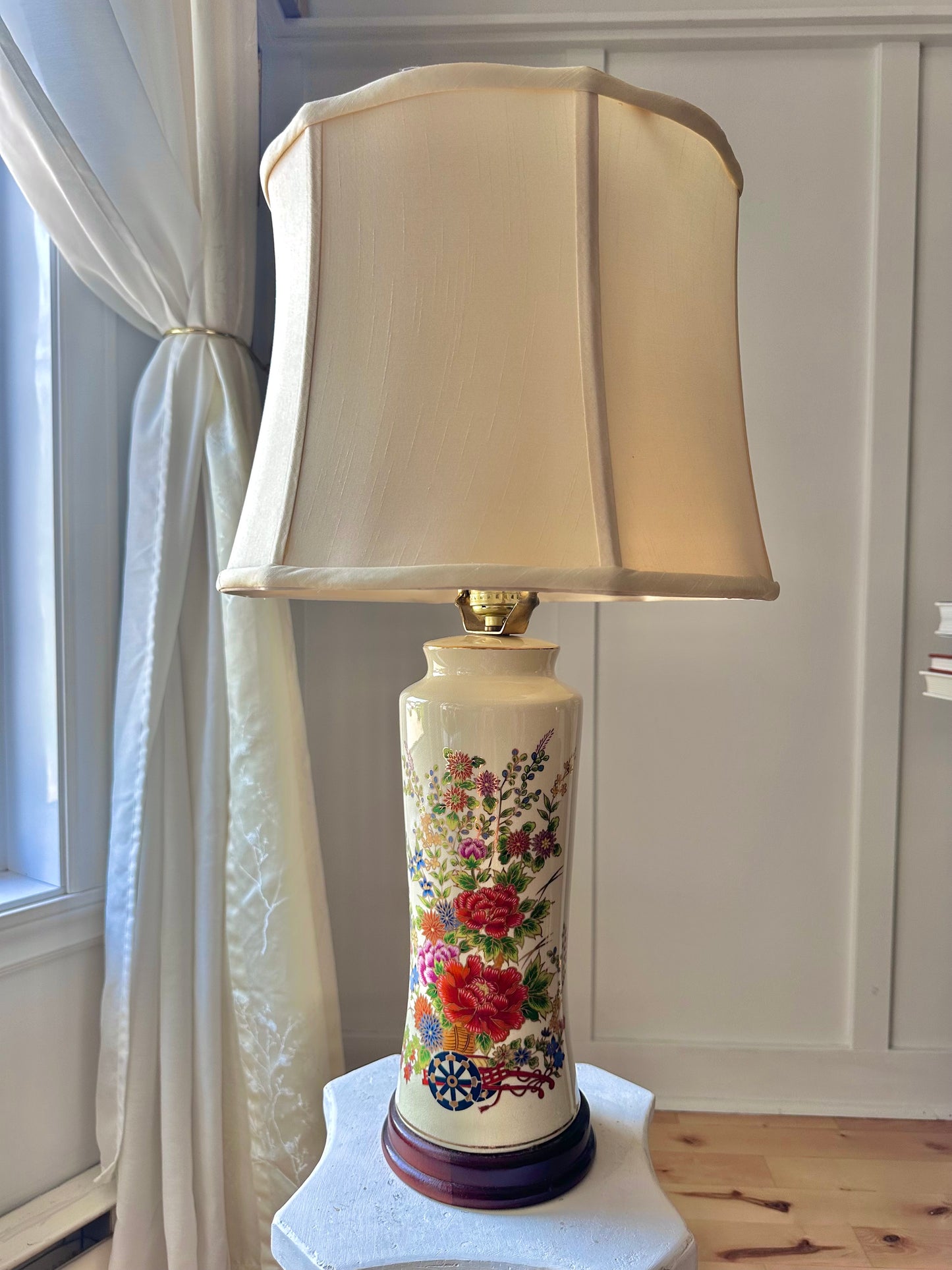 Old Money Nautical Themed Vintage Table Lamp