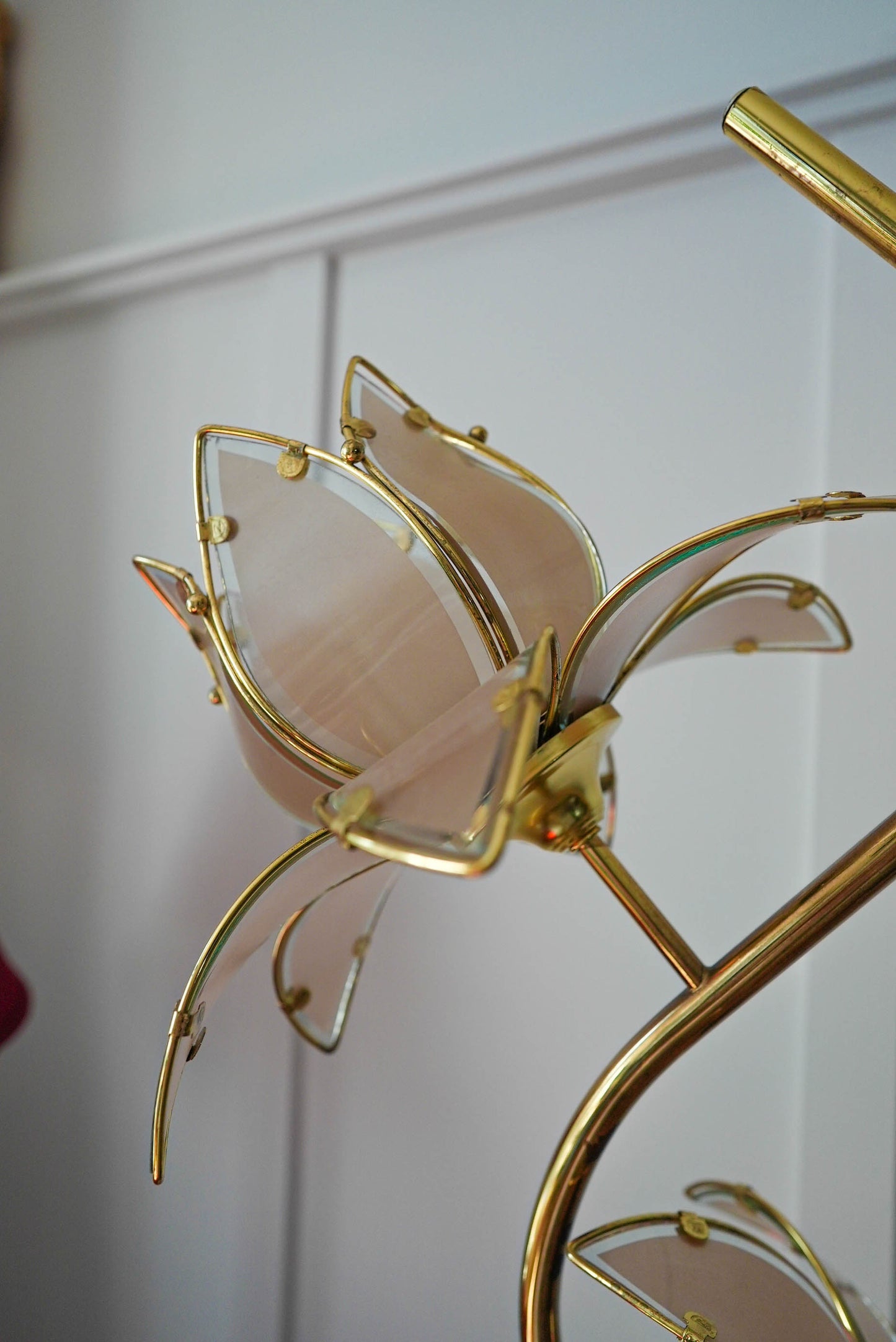 1970's Gold Vintage Pink & Gold Lotus Table Lamp with 3 Heads